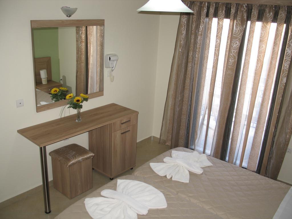 Amfilissos Hotel Koumeika Oda fotoğraf